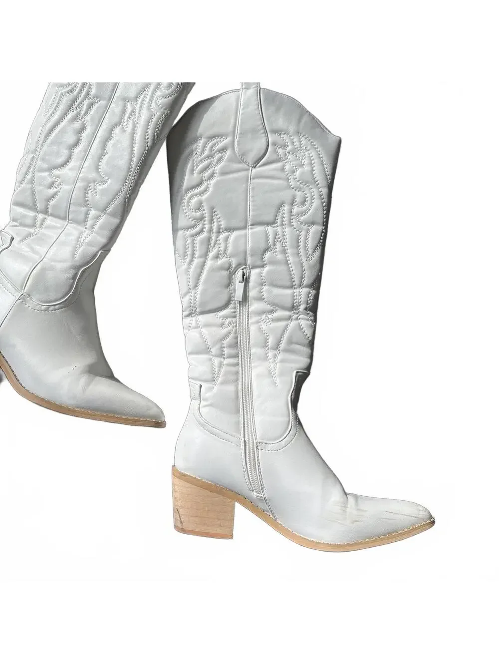 White Embroidered Western Cowboy Boots // Coastal Cowgirl Festival